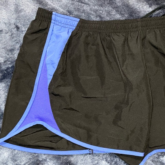 Nike running shorts - Picture 3 of 5